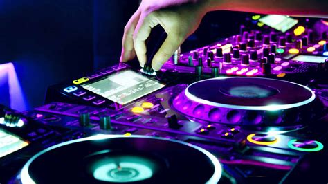 how to mix music dj: Enhancing your skills with a blend of theory and practice